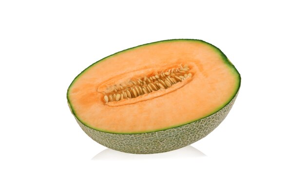 Cantaloupe-Melone isoliert auf weißer Oberfläche