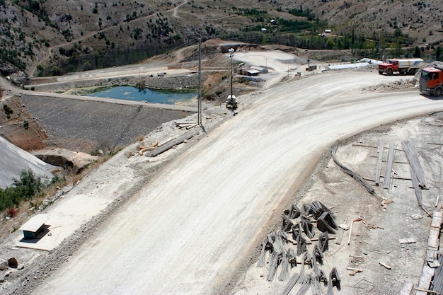 Canteiro de obras da fase de construção da barragem