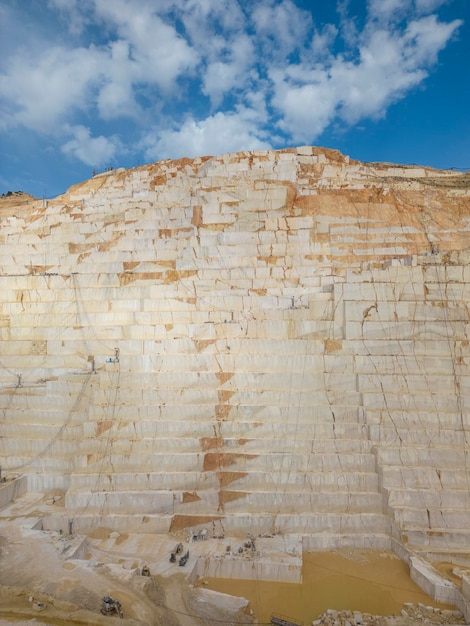 Cantera de mármol blanco una de las más grandes de España Pinoso Alicante España