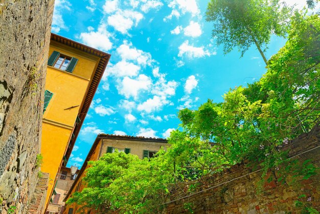 Canto pitoresco em Siena durante a primavera Itália