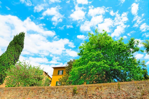 Canto pitoresco em Siena durante a primavera Itália