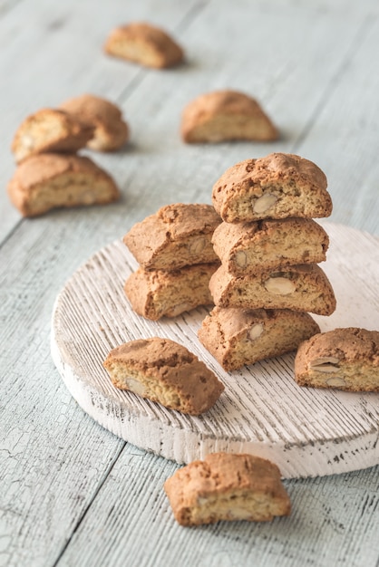 Cantuccini en el tablero de madera