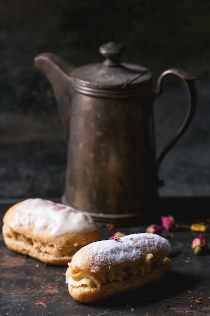 Canutillos con chocolate blanco