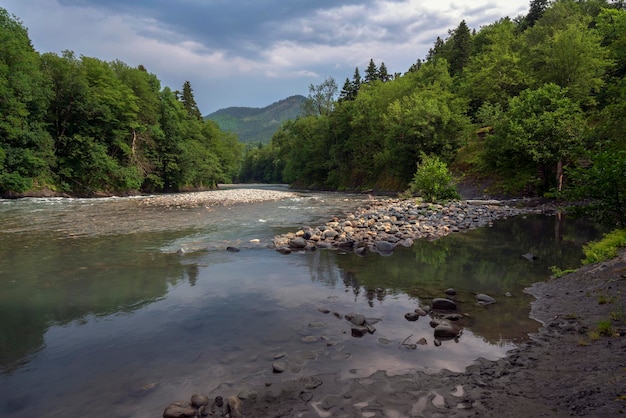 Canyon do Rio Belaya na Reserva da Biosfera Caucasiana Guzeripl cordon Adygea Rússia