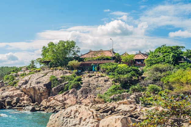 Capa de Hon Chong, pedra de jardim, destinos turísticos populares em Nha Trang. Vietnã