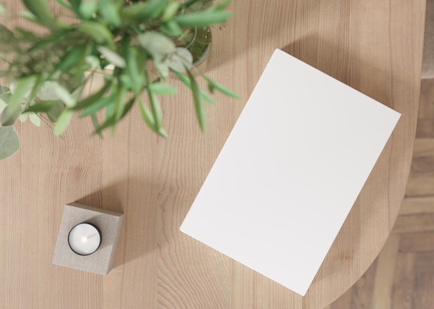 Foto capa de livro branco simulada com vaso e outros acessórios domésticos na mesa de madeira modelo em branco para seu projeto vista superior closeup apresentação da capa do catálogo do livro renderização em 3d