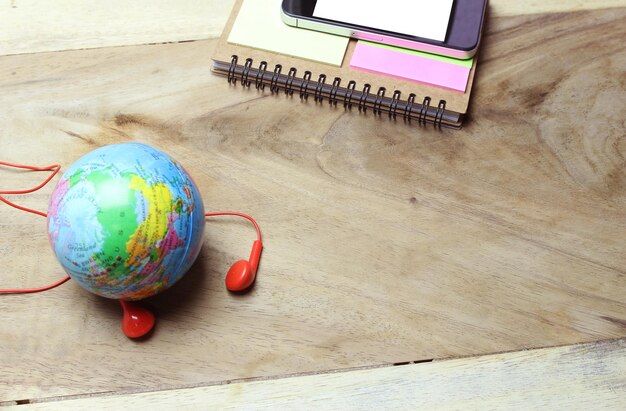 Foto capa plana criativa de mesa de escritório de espaço de trabalho com fundo de espaço de cópia