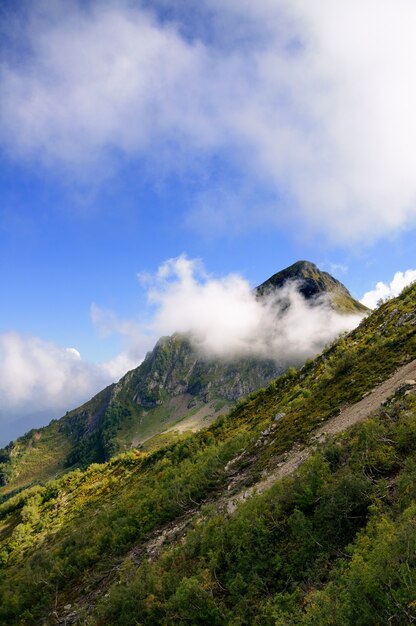 Capa superior de la montaña de nubes.