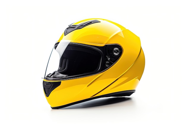 Capacete amarelo sobre fundo branco