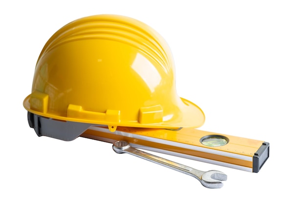 Capacete de construção e ferramentas para projeto de trabalho de engenharia em fundo branco