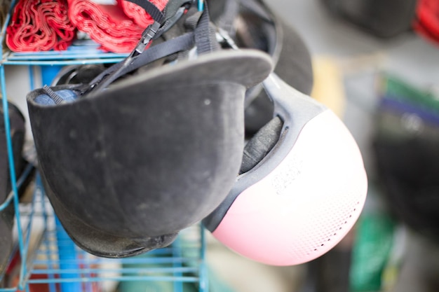 Capacete de equitação Equipamento de proteção de segurança na escola de equitação sem pessoas