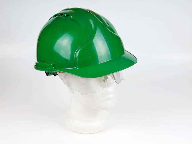 Foto capacete de segurança capacete verde manequim cabeça proteção de saúde e precauções de segurança no trabalho