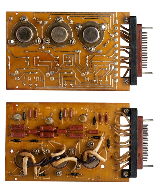 Foto capacitores e chips de placa de microcircuito antigo