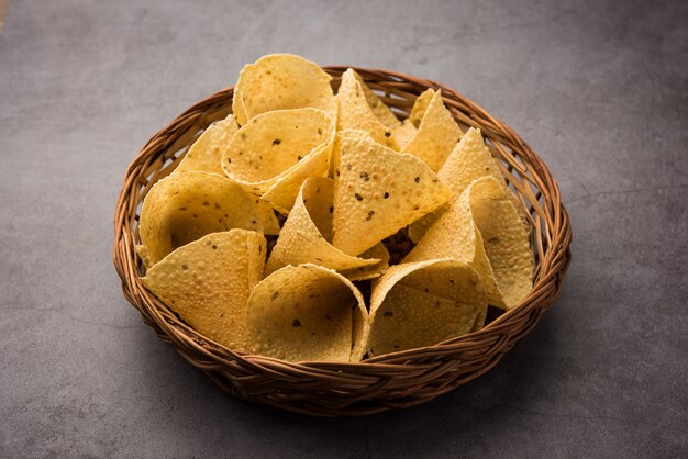 Capad Cones o Papadum en forma de cono, plato tradicional indio