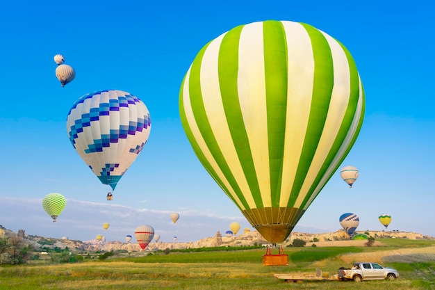 Capadocia globos en turquía Globos al amanecer en el valle del amor Vuelo en globo aerostático