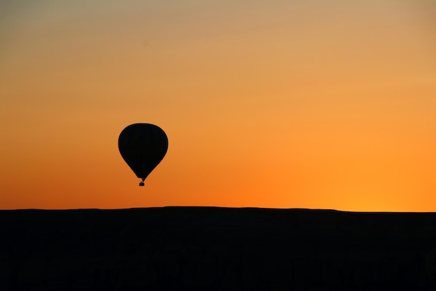 Capadócia / Turquia, 8 de junho de 2019, Urgup, Goreme, Nevsehir, paisagem de balões