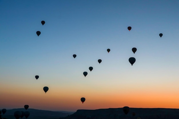 Capadócia / Turquia, 8 de junho de 2019, Urgup, Goreme, Nevsehir, paisagem de balões