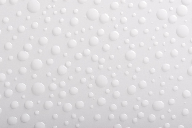 Capas de agua en primer plano sobre un fondo blanco Vista superior
