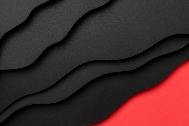 Foto capas de papel negro y fondo rojo.