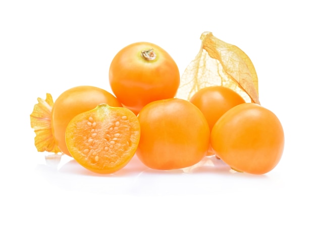 Cape gooseberry em fundo branco