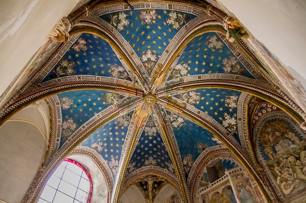 capela arruinada dentro da Catedral de Toledo, Espanha