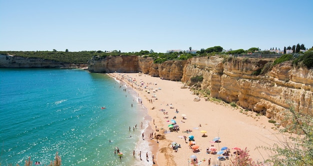 Capela de nossa senhora da rocha algarve portugal praia e banhistas