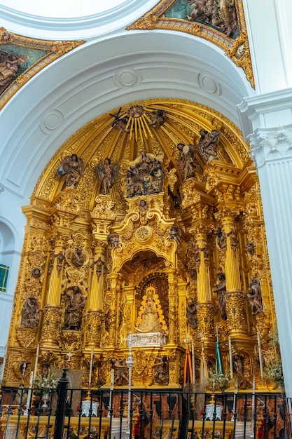 Capela dentro da igreja e a virgem no santuário de el rocio huelva andaluzia