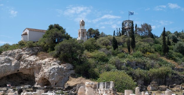 Capela Elefsina Panagia Campanário Torre do Relógio Caverna dupla de Plutão no Sítio Arqueológico da Ática, Grécia