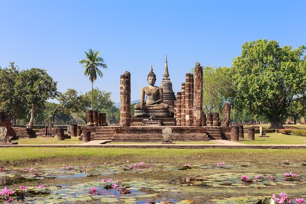 Capela principal em Wat Maha That, Parque Histórico de Shukhothai, Tailândia