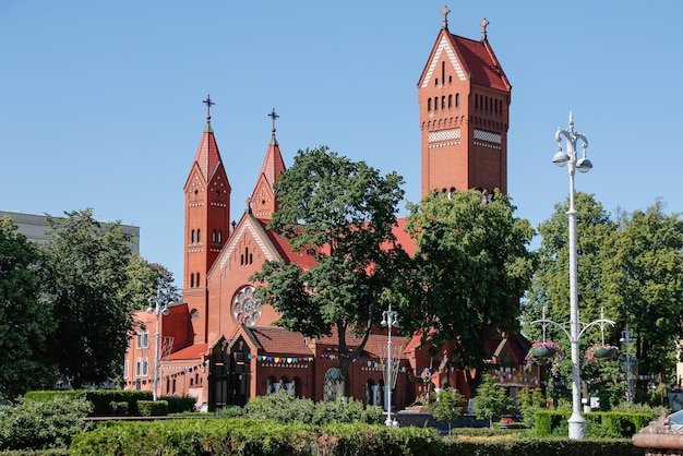 Capela vermelha católica St Simon e St Elena. Minsk. Bielo-Rússia.