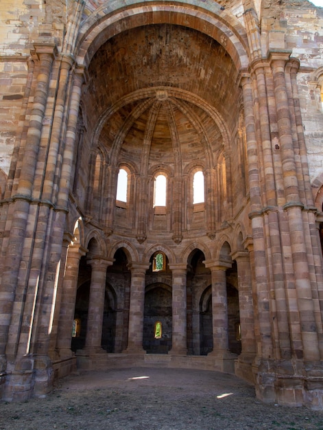 Capilla mayor de la iglesia del monasterio de Moreruela muy restaurada