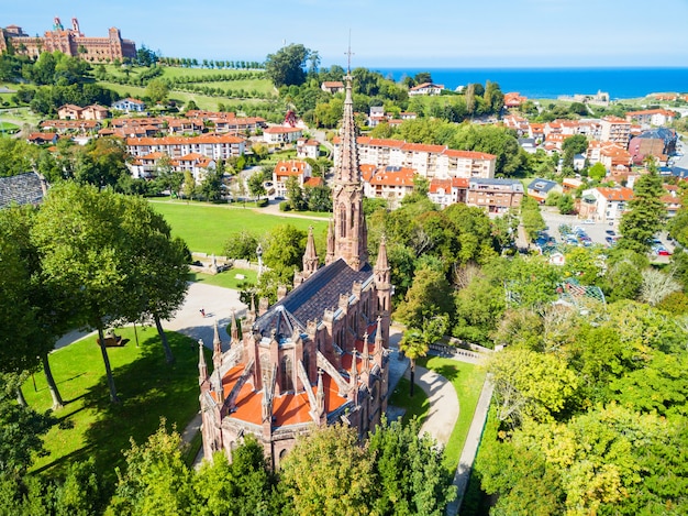 Capilla Panteón de los Marqueses de Comillas o Capilla Panteón de los Marqueses de Comillas en Comillas, Cantabria de España