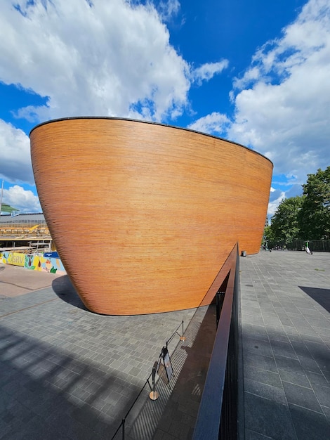 Foto capilla del silencio de kamppi en helsinki, finlandia