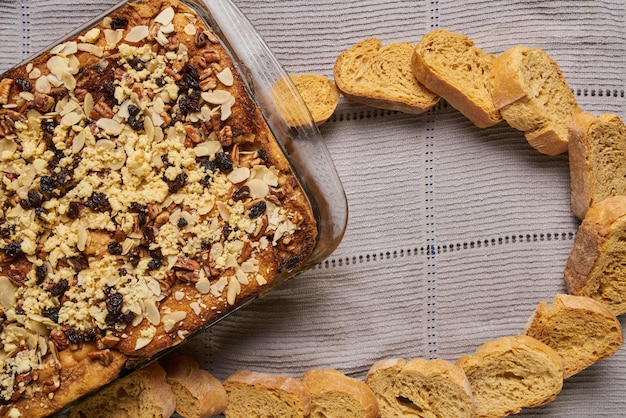 Capirotada de semana santa un postre dulce tradicional para compartir en familia