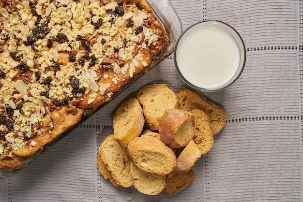 Capirotada de semana santa un postre dulce tradicional para compartir en familia