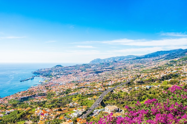 La capital de la isla de Madeira, la ciudad de Funchal, Portugal.