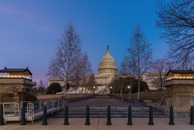 Foto capitólio dos estados unidos ao anoitecer