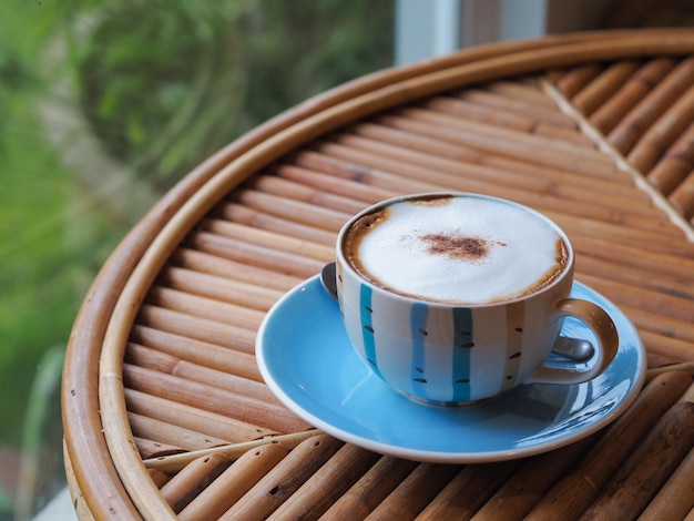 Cappuccino-Kaffeetasse mit Milchschaum