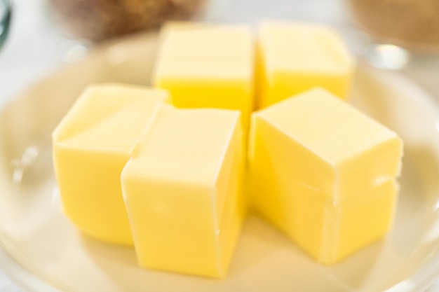 Captura cativante de bolinhos de canela de levedura