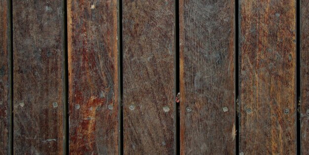 Captura cautivadora de una impresionante fotografía de una superficie de madera con textura natural