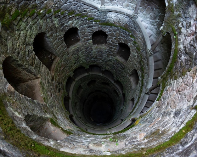 Captura de cierre de la pared de la torre Quinta da Regaleira en Sintra