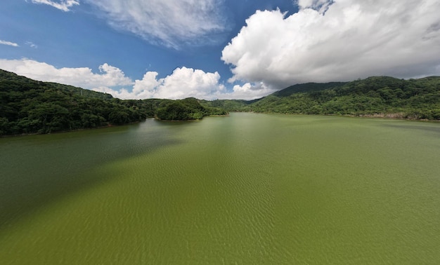 Foto captura de drone de vista aérea do panorama abundante floresta tropical paisagem natureza montanhas vista em phuket tailândia