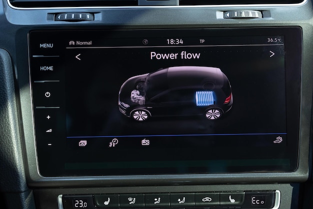 Captura de tela do computador de bordo do carro totalmente elétrico mostrando o status