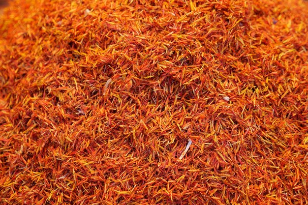 Captura de detalle de Saffron Spice en un tazón