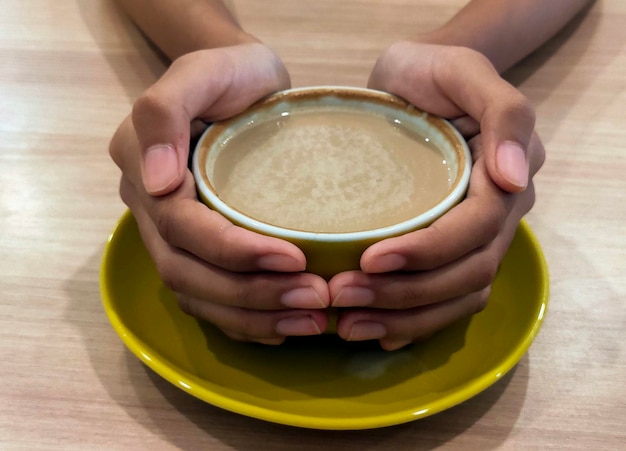 Capuchino de explotación de mano