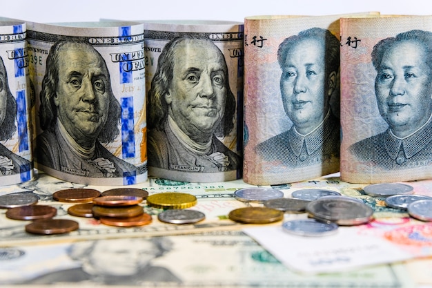 Cara a cara das notas de dólar e Yuan