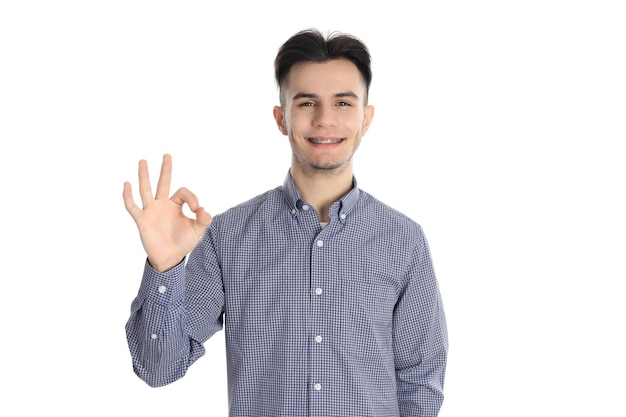 Cara atraente na camisa isolada no fundo branco