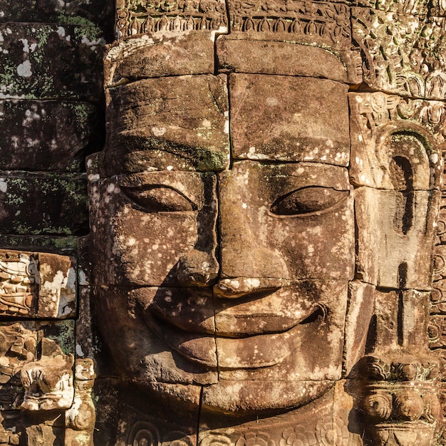 Cara de bayon, o antigo castelo no camboja