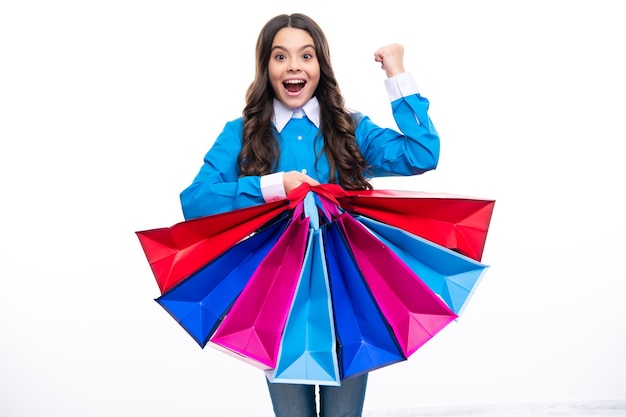 Cara emocionada Adolescente sostenga una bolsa de compras disfrutando de la venta Niño niña está lista para ir de compras Expresión asombrada alegre y contenta