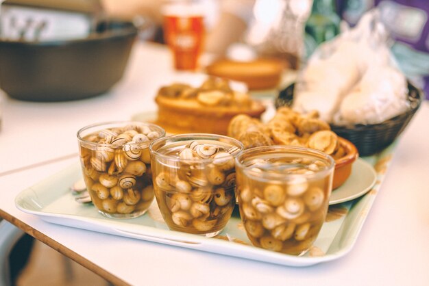 Caracoles para comer en vasitos